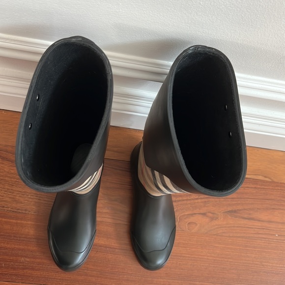 Burberry classic checkered rain boots size 36 - Picture 8 of 8